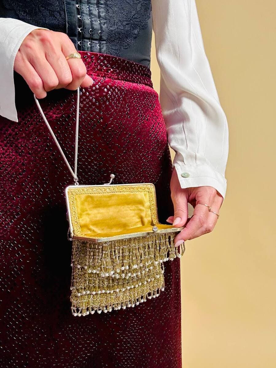 bl mini bag in crochet oro con mticrofrange di perline 22