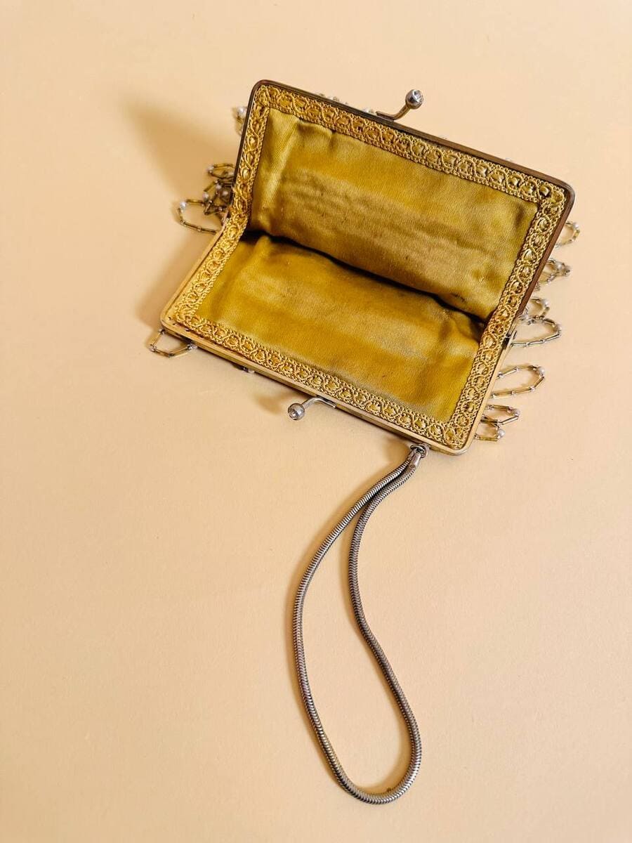 bl mini bag in crochet oro con mticrofrange di perline 11