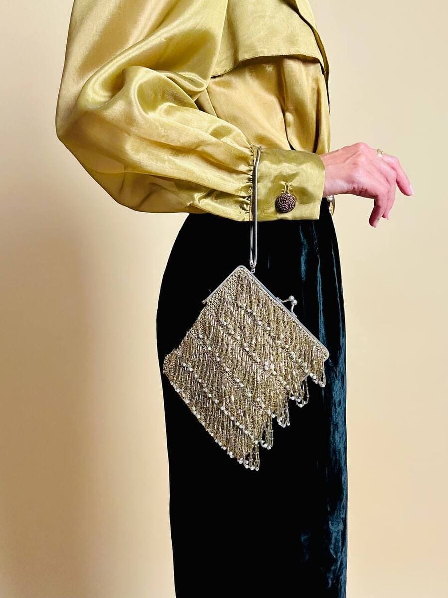 bl mini bag in crochet oro con mticrofrange di perline 9
