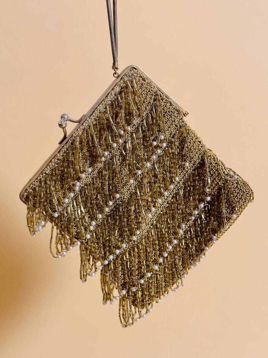 bl mini bag in crochet oro con mticrofrange di perline 13