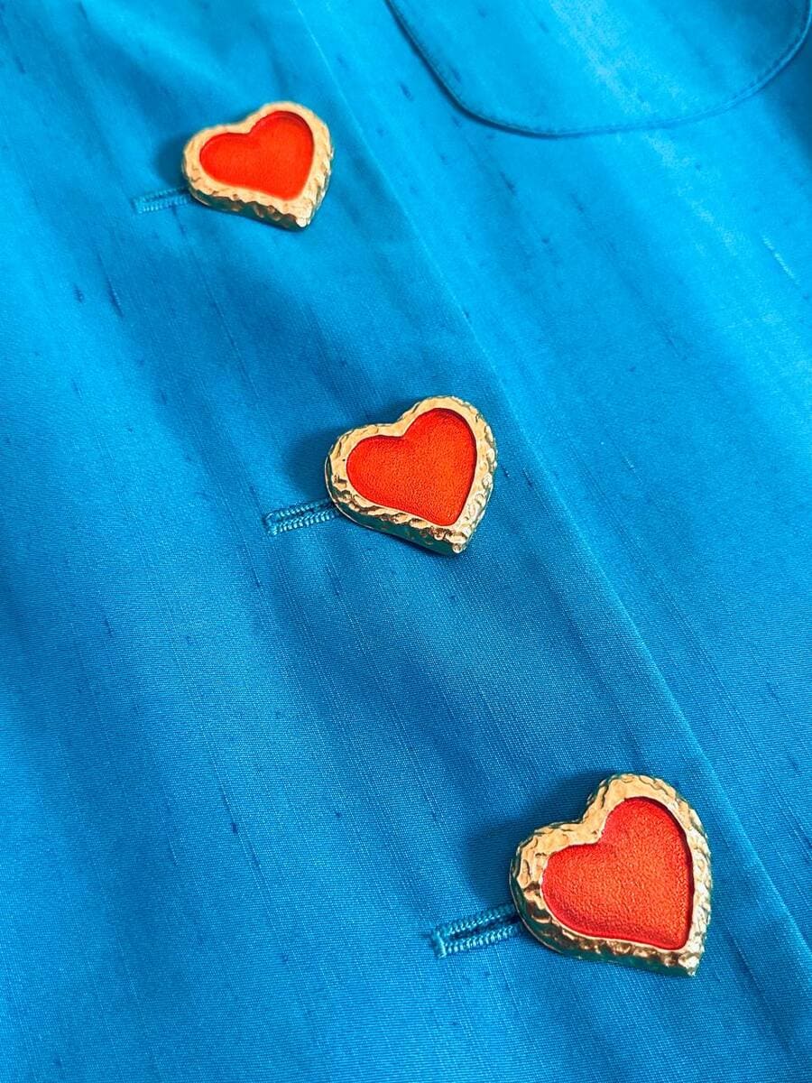 bl blazer in shantung turchese con bottoni gioiello a forma di cuore 13