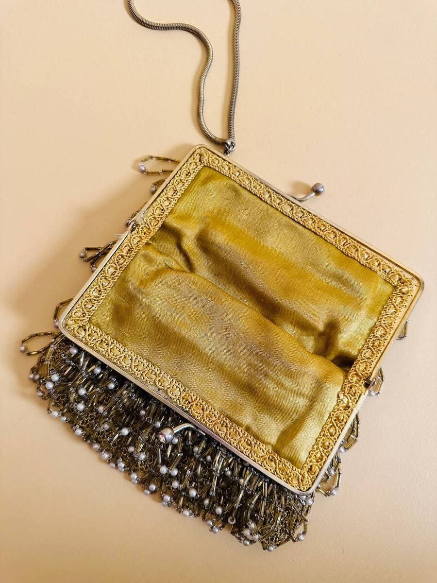 bl mini bag in crochet oro con mticrofrange di perline 10