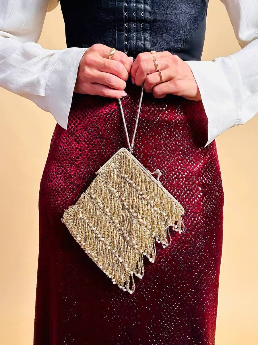bl mini bag in crochet oro con mticrofrange di perline 25