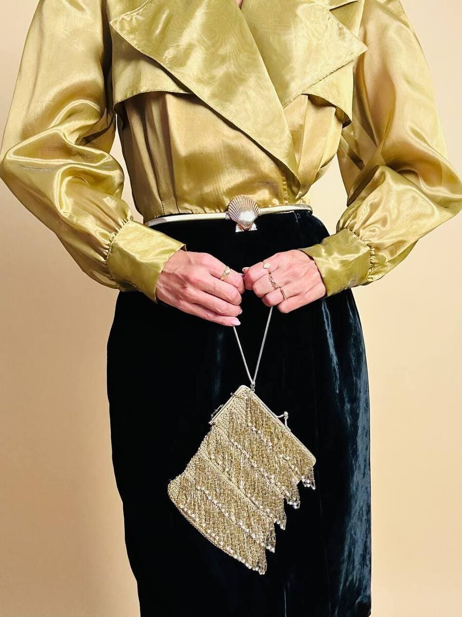bl mini bag in crochet oro con mticrofrange di perline 4